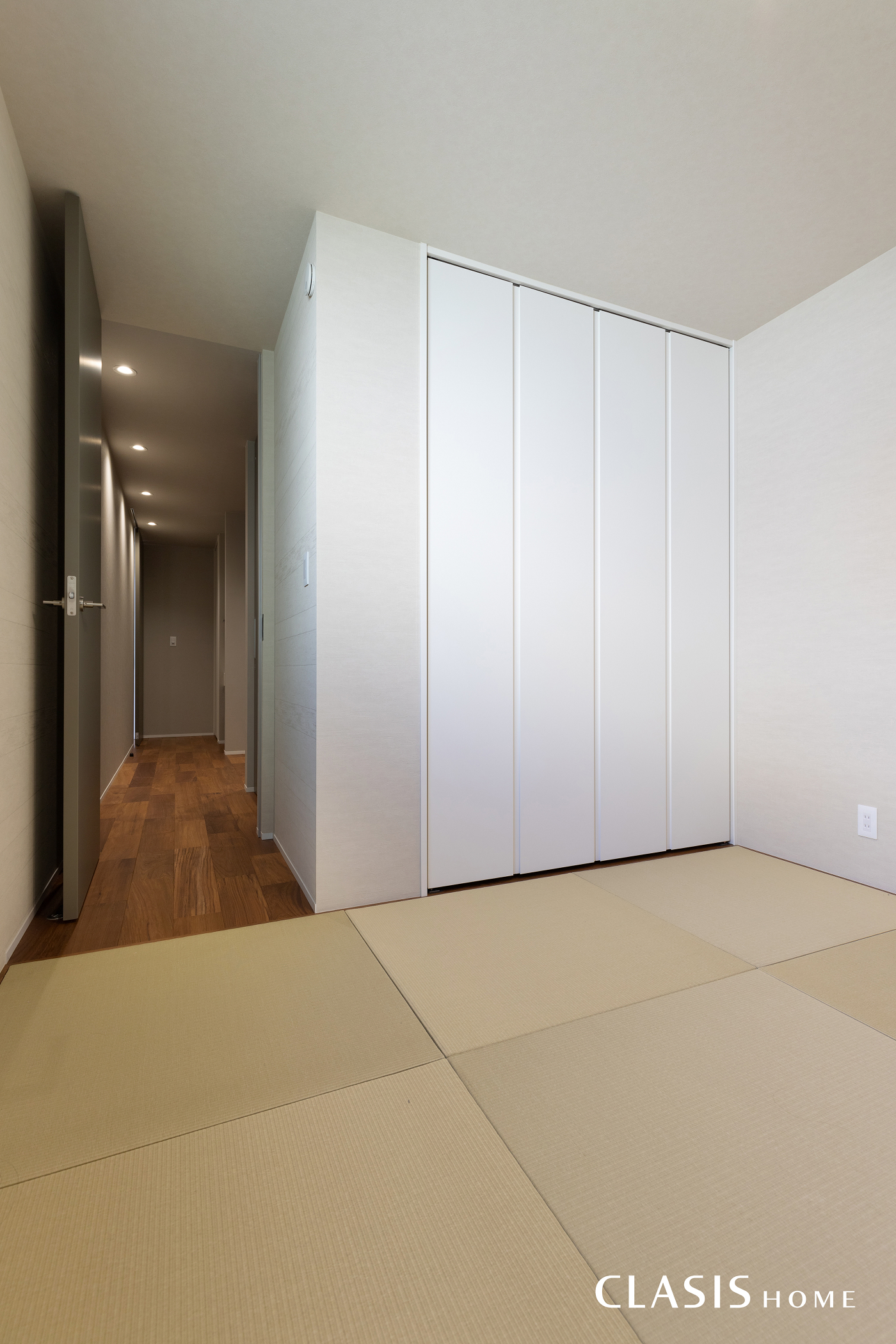来客用の和室は生活空間と切り分け、プライベート空間を通らない動線上に。